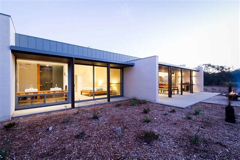 Wall And Wall House Uses Rammed Limestone For Style And Substance