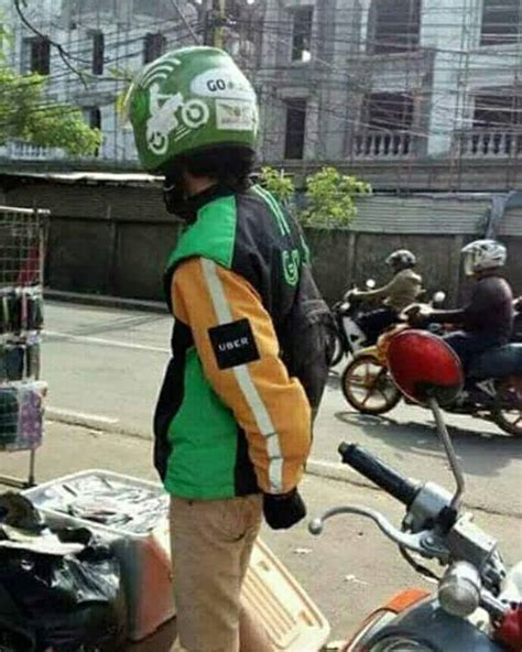 16 funny pictures showing indonesia s love affair with motorbikes wowshack