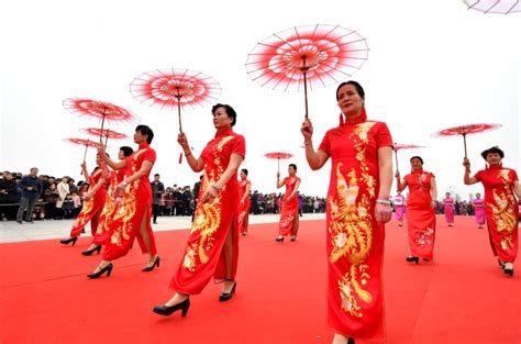 Is Fashions Love For The Qipao Cultural Appropriation Fashionista