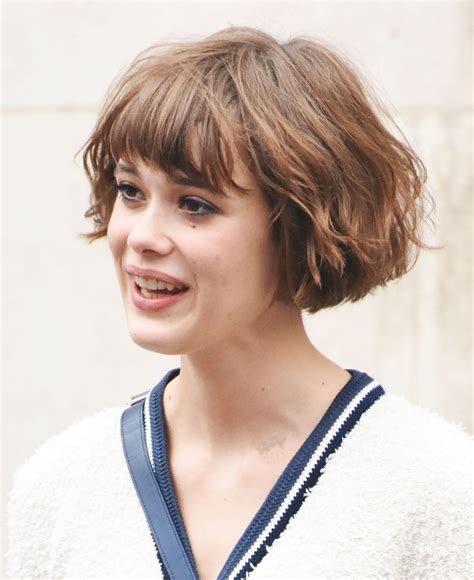 How To Achieve Effortless French Girl Hair According To A Parisian Stylist