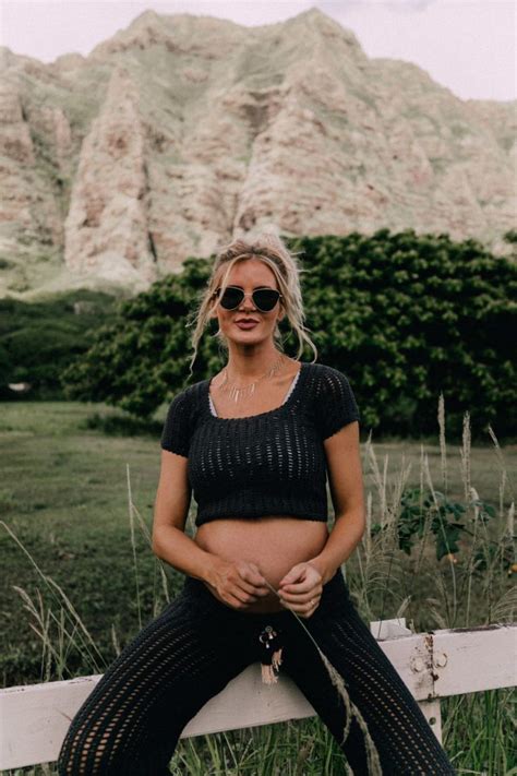 My Morning Routine Amber Fillerup Clark Stylish Maternity Outfits