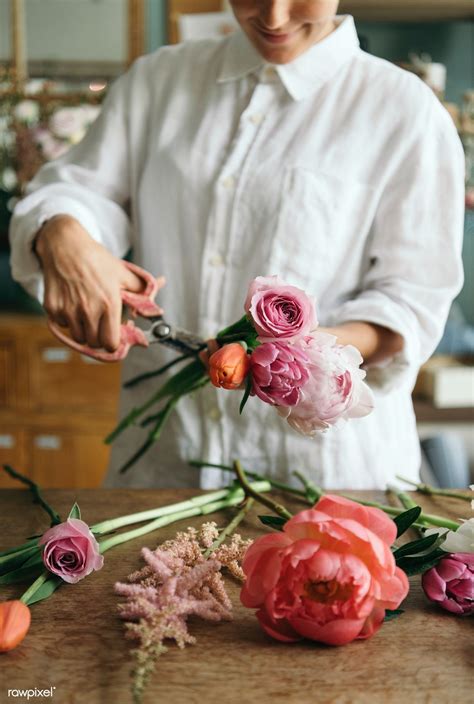 Download Premium Image Of Woman Preparing And Arranging Flowers 1207530