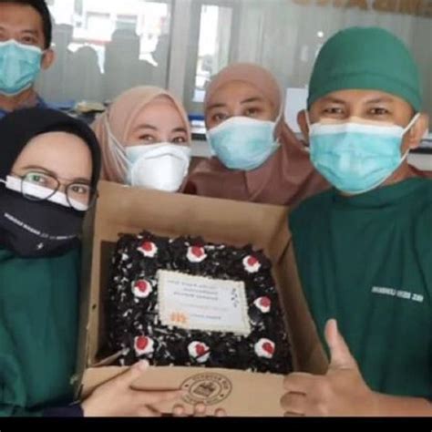 Ridwan Kamil Kirim Kue Tart Kepada Para Dokter Dan Nakes Di Jawa Barat Lifestyle