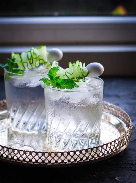 Simple Gin And Tonic Recipe Refreshing Summer Cocktails Gin Tonic