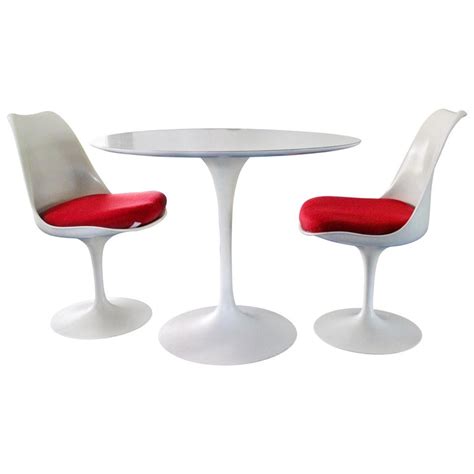 You'll be doing more than hosting delicious meals when you welcome a mid century modern dining table from joybird into your home. Mid-Century Modern Saarinen for Knoll White Tulip Dinette ...