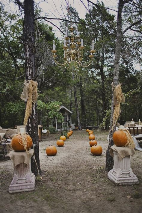 Today is the eighth day of my halloween countdown,so im going to show you halloween decorations! 35 Elegant And Spooky Halloween Wedding Ideas | HomeMydesign