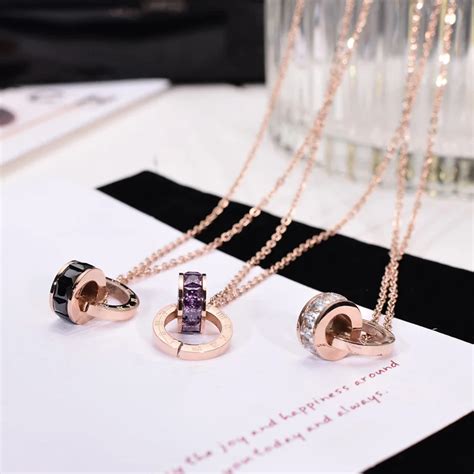 Yun Ruo 2019 Hot Rose Gold Color Roman Number Colored Crystal Pendant Necklace Fashion Titanium