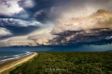 Electrical Storm Over Seven Mile Beach National Park Oc 2000 × 1332