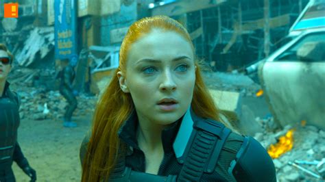 New “x Men Apocalypse” Image Of Jean Grey And Cyclops Released The