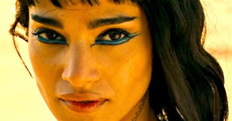 The Mummy Sneak Peek Unleashes Creepy New Footage Sofia Boutella Egyptian Eye Makeup Mummy Movie