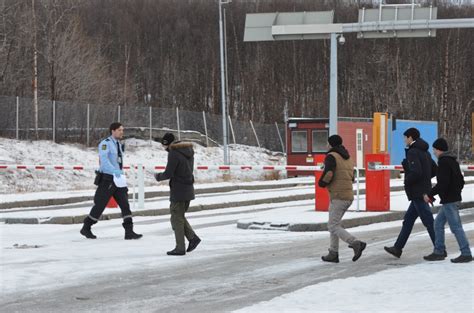 Norway Erects Security Fence On Border To Russia The Independent Barents Observer