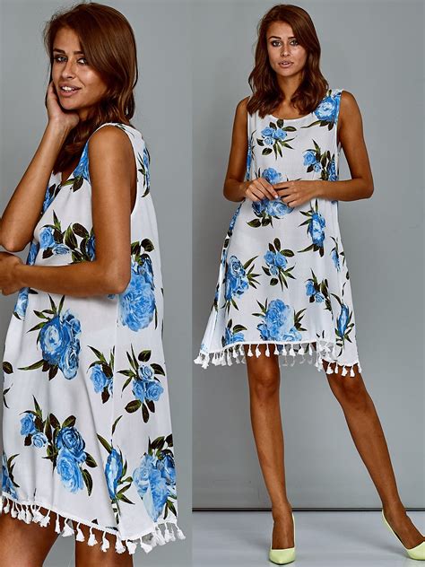 zwiewna sukienka letnia w kwiaty biało niebieska sukienka na co dzień sklep ebutik pl