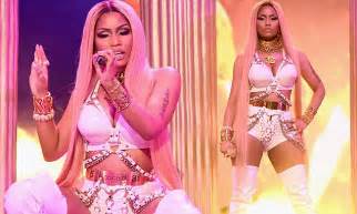 Nicki Minaj Flaunts Curvy Frame For Nba Awards Performance Daily Mail Online