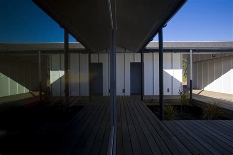 Bourne Blue Architecture Wraps Diamond Beach Residence