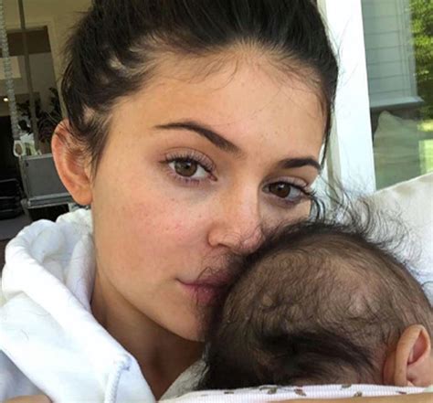 Kylie Jenner Shows Her Freckles On Instagram Story Popsugar Beauty