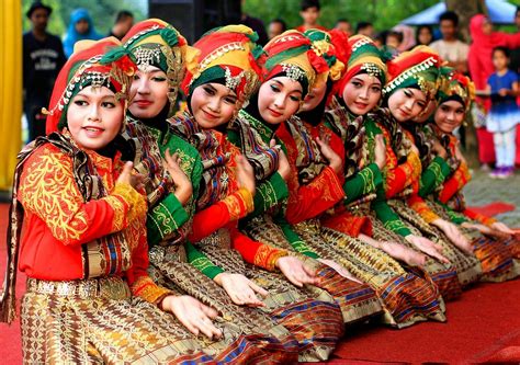 Saman Dance In Indonesian Day Youtube Riset