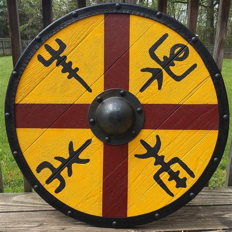 It took me 4 h and lots of fun. Spartan Hunter on Instagram: "King Harald Finehair's Viking shield" | Viking shield, Viking ...