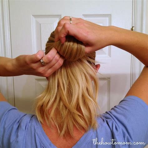 The How To Mom Super Fast Chignon No Bobby Pins Bun Hairstyles