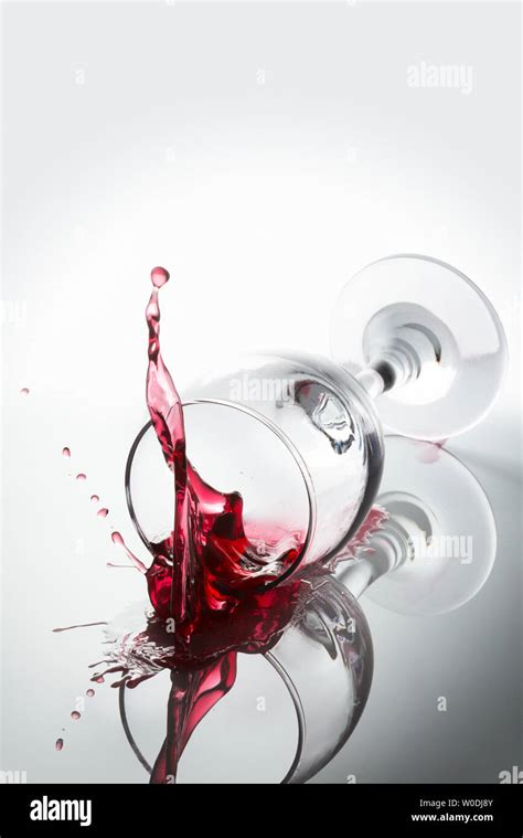 Wine Falling Into Glass Hi Res Stock Photography And Images Alamy