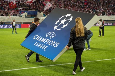 Juli 2021 in zehn europäischen städten und der asiatischen stadt baku statt. UEFA verlegt EM 2020 ins kommende Jahr - Champions League und Europa League „bis auf Weiteres ...