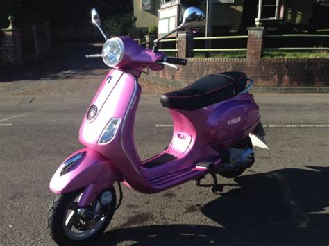 The power comes from a 125cc sohc engine churning out 10.6ps of max power and 10.6nm of peak torque. 2011 Piaggio Vespa LX 125cc Rosa Chic *Low Mileage*