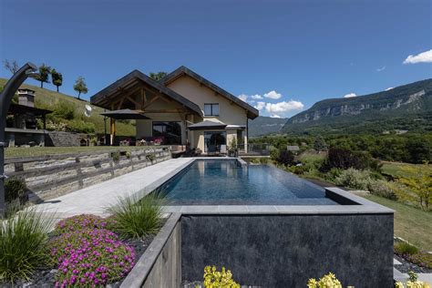 Les régions montagneuses sont par exemple naturellement sujettes à des risques d'éboulements ou d'avalanches. Aménagement Piscine Extérieur Terrain En Pente - Idees ...