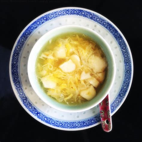 To me, the major difference is that this chinese version is ridiculously easy to make. Egg Flower Water Chestnut Dessert Soup 蛋花馬蹄糖水 | Chinese ...
