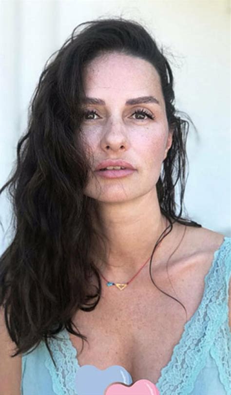 Yasemin özilhan, evlerine aldıkları yardımcı kadın tarafından soyulduklarını söyledi. Makyajsız güzel Yasemin Özilhan - Magazin Haberleri