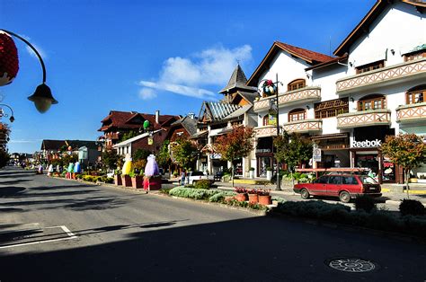 Localizado entre as cidades de cambará do sul e praia grande, no rio grande do sul, brasil, sua extensão chega a 5.800 metros e sua largura máxima alcança os 2000 metros. Gramado - Village in Rio Grande do Sul - Thousand Wonders