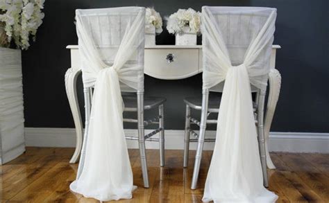 Give your dining chairs a splash of easter cheer with this diy bunny tail chair sash tutorial. DIY Chair Sashes | Wedding Chairs | Pinterest