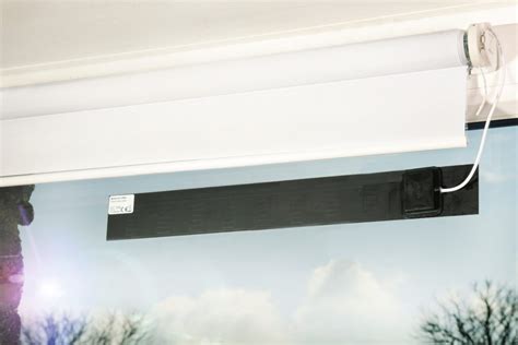 Rollos sind der dauerbrenner unter den innen liegenden sonnenschutzanlagen. Solar Rollo -- Elektrische Innen Rollos mit Solarpanel