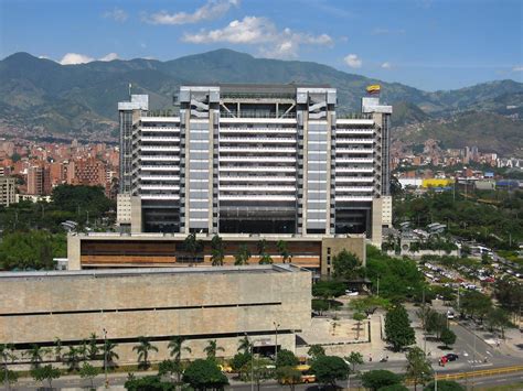 Ettevõttega saate ühendust numbril (4) 3217700. Panorámica. Edificio de Empresas Públicas de Medellín, Ant ...