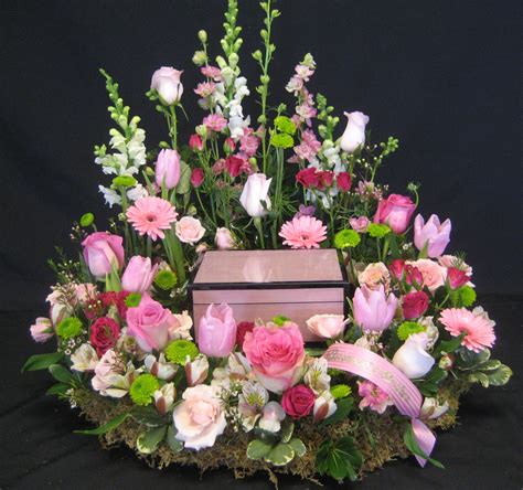 Pink Green And White Urn Wreath U1 In North Wales Pa The Rhoads Garden