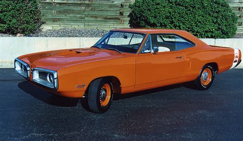 The original super bee was based on dodge coronet 1970 super bee faced some changes: 1970 Dodge Super Bee - Other Pictures - CarGurus