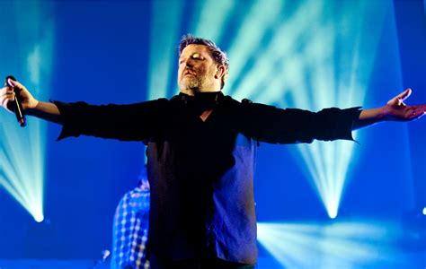 Watch Guy Garvey Dance With Naked Streaker During Elbow Gig