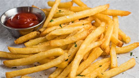 They aren't exactly like oil fried potatoes because instead, these air fryer french fries are still crispy and wonderful without all the fat from oil. Air Fryer Frozen French Fries (Best Crispy French Fries ...