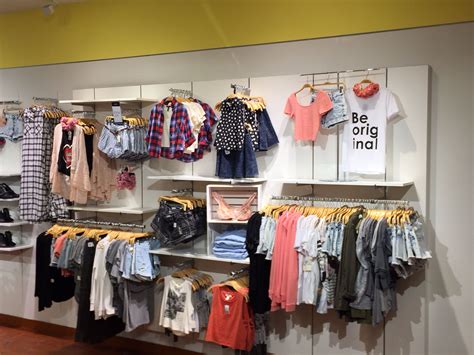 Forever 21 Visual Merchandising Summer 2015 Free Sprit Visual