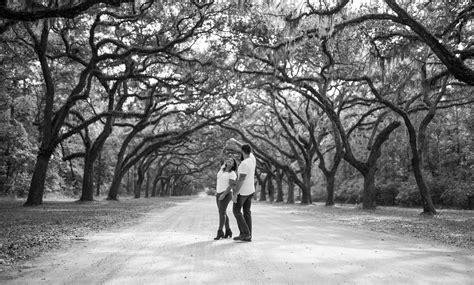 Savannah Georgia Savannah Chat Family Session Engagement Couple Photos Couples Scenes