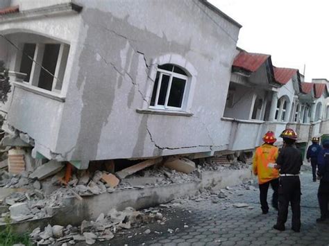 Estén en contacto con la información mas reciente sobre los sismos. Strong Earthquake Kills 3 in Mexico and Guatemala