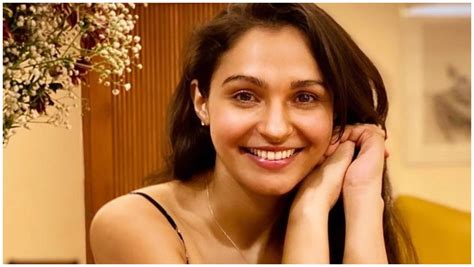 Andrea Jeremiah Is Pampering Herself Shares Diy Orange Peel Face Pack