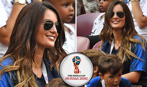 «hugo est un papa super, un mari charmant» s'enthousiasme marine dans une interview au journal «nice matin». Hugo Lloris wife: Marine Lloris looks sensational in ...