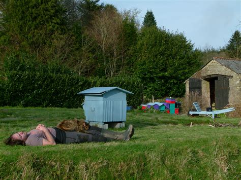 Et Voici Le Jardinier Bien épuisé En Ce Mois De Février Une Journée Ensoleillée à Ne Pas