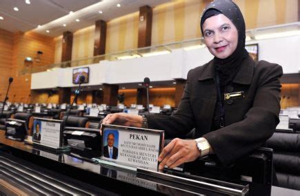 Rais dilantik sebagai yang dipertua dewan negara, hari ini. Dewan Rakyat: Presiden MIC Isi Barisan Hadapan ...