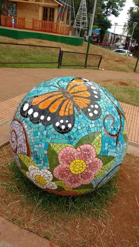 25 Diy Garden Projects Anyone Can Make Craftionary Mosaic Garden