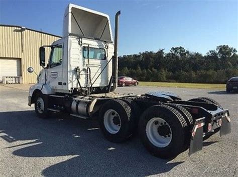 Volvo Vnl64t300 Fuel Trucks / Lube Trucks In Florida For Sale Used Trucks On Buysellsearch