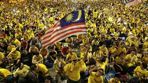 As Scandal Grows Malaysias Prime Minister Condemns Unpatriotic