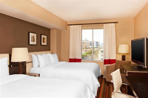 Space is the real luxury with our 3 bedroom penthouses in las vegas. •LAS VEGAS FOUR BEDROOM SUITES• | Las Vegas Suites