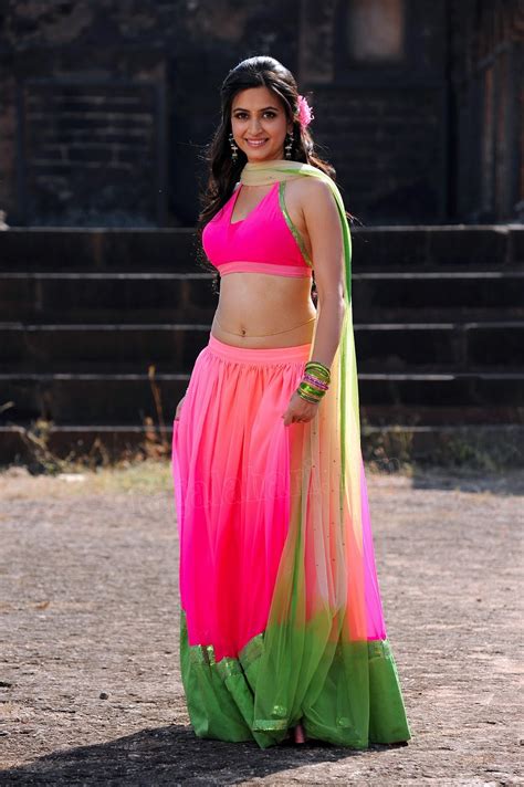 Beauty Galore Hd Kriti Kharbanda Showing Beautiful Belly And Navel With Gold Waist Chain