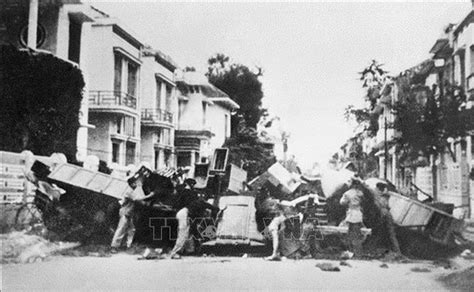 Nhân dân thực hiện, đưa nghị quyết đại hội xiii của đảng vào cuộc sống. 75 năm Ngày truyền thống Công an nhân dân (19/8/1945 - 19 ...