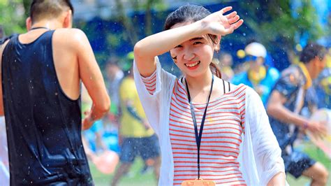 第三届“夏日湿身节” 北京芝华安方